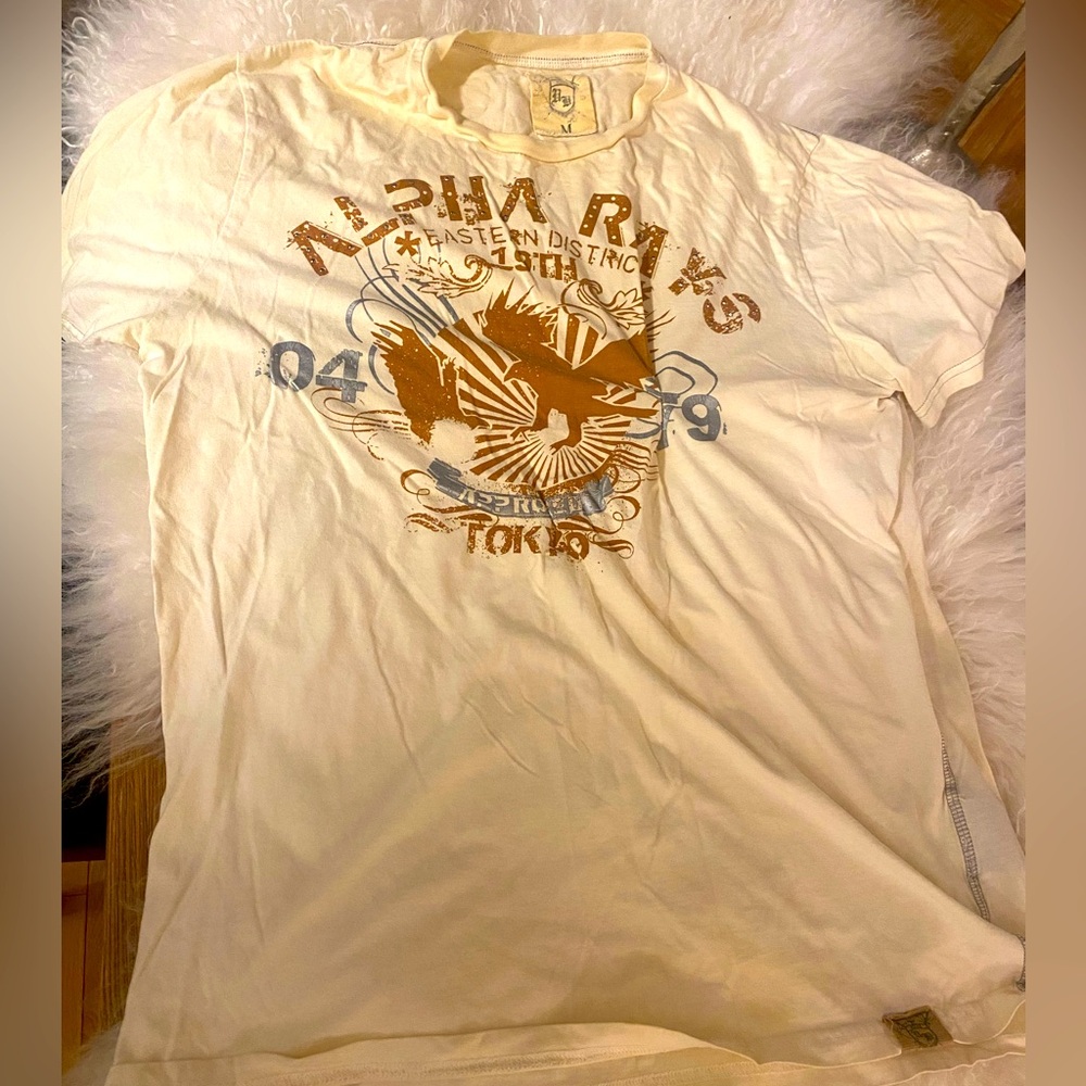 Vintage great condition Urban Behaviour men’s full front logo Tee in size M!!